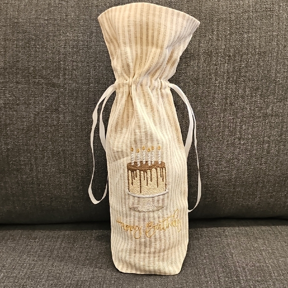 Crown Linen Designs Other - NWOT Crown Linen Designs Happy Birthday linen wine bag